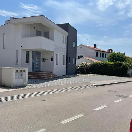 Apartments Peti Pula Exterior photo