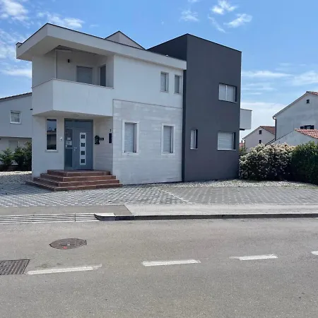 Apartments Peti Pula Exterior photo