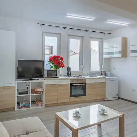 Apartments Peti Pula Exterior photo